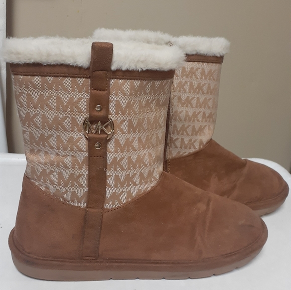 Michael Kors Winter Monogrammed Boots- Sz 5 - Picture 6 of 6